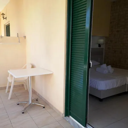 Irini-studio 8 شقة *